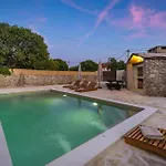 Ferienhaus Cozy In Mirlovic Zagora