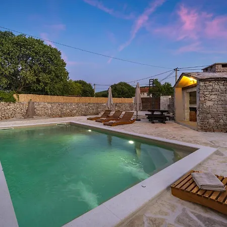 Holiday home Cozy In Mirlovic Zagora