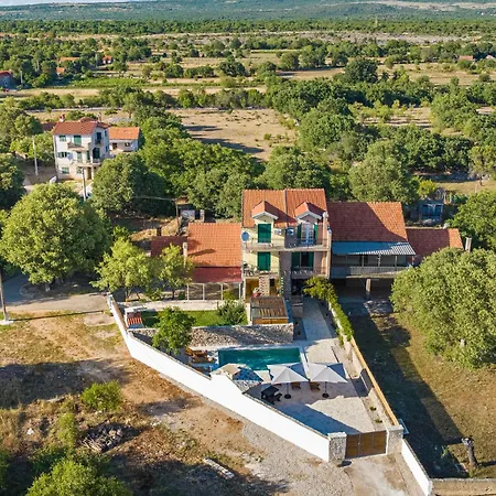 Cozy In Vakantiehuis Mirlovic Zagora