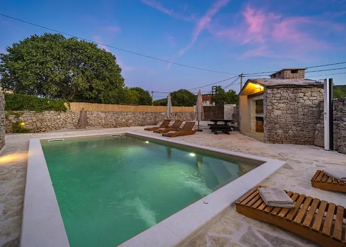 Vakantiehuis Cozy In Mirlovic Zagora